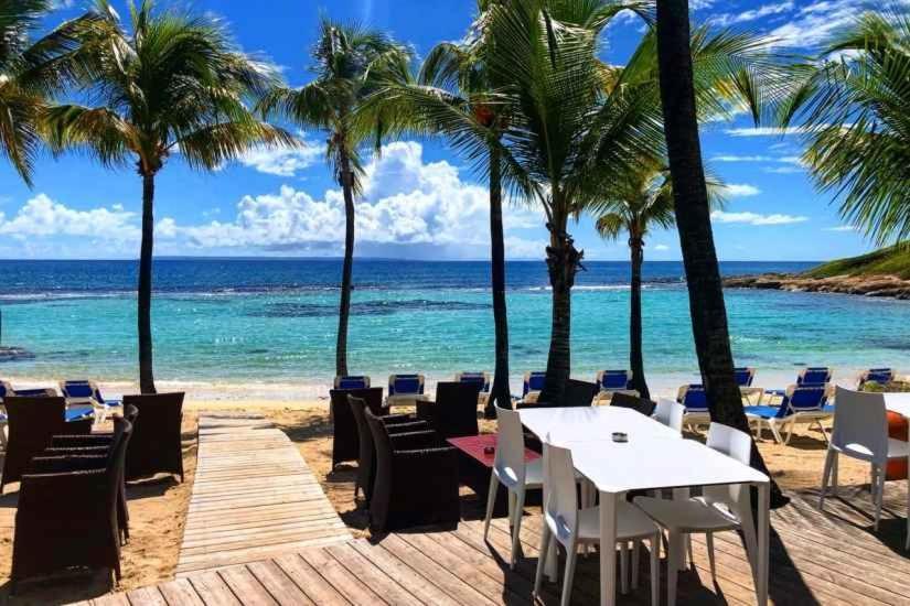 סן-פרנסואה Romantique Et Bel Appartement En Bord De La Mer, Piscine Surveillee Et Belle Plage A 50M מראה חיצוני תמונה